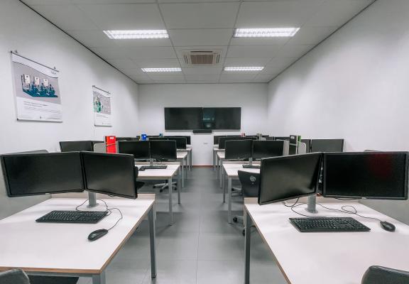 klaslokaal met computers interne auditor